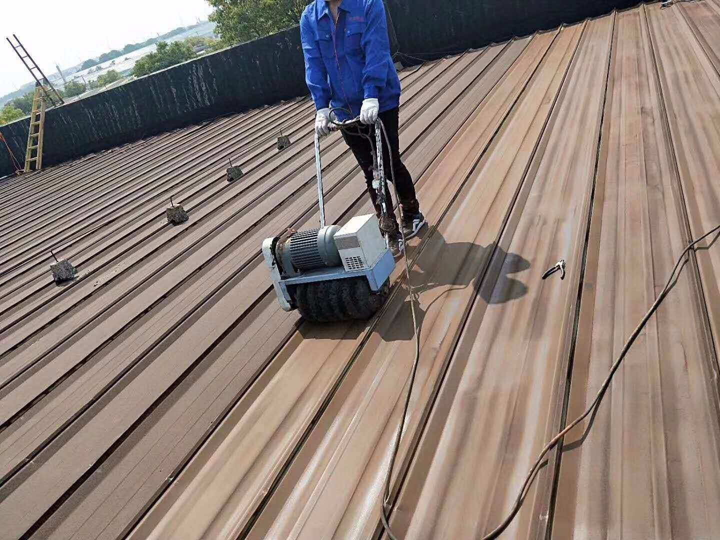 水性漆噴彩鋼瓦好嗎？彩鋼瓦翻新不能只注意價(jià)格